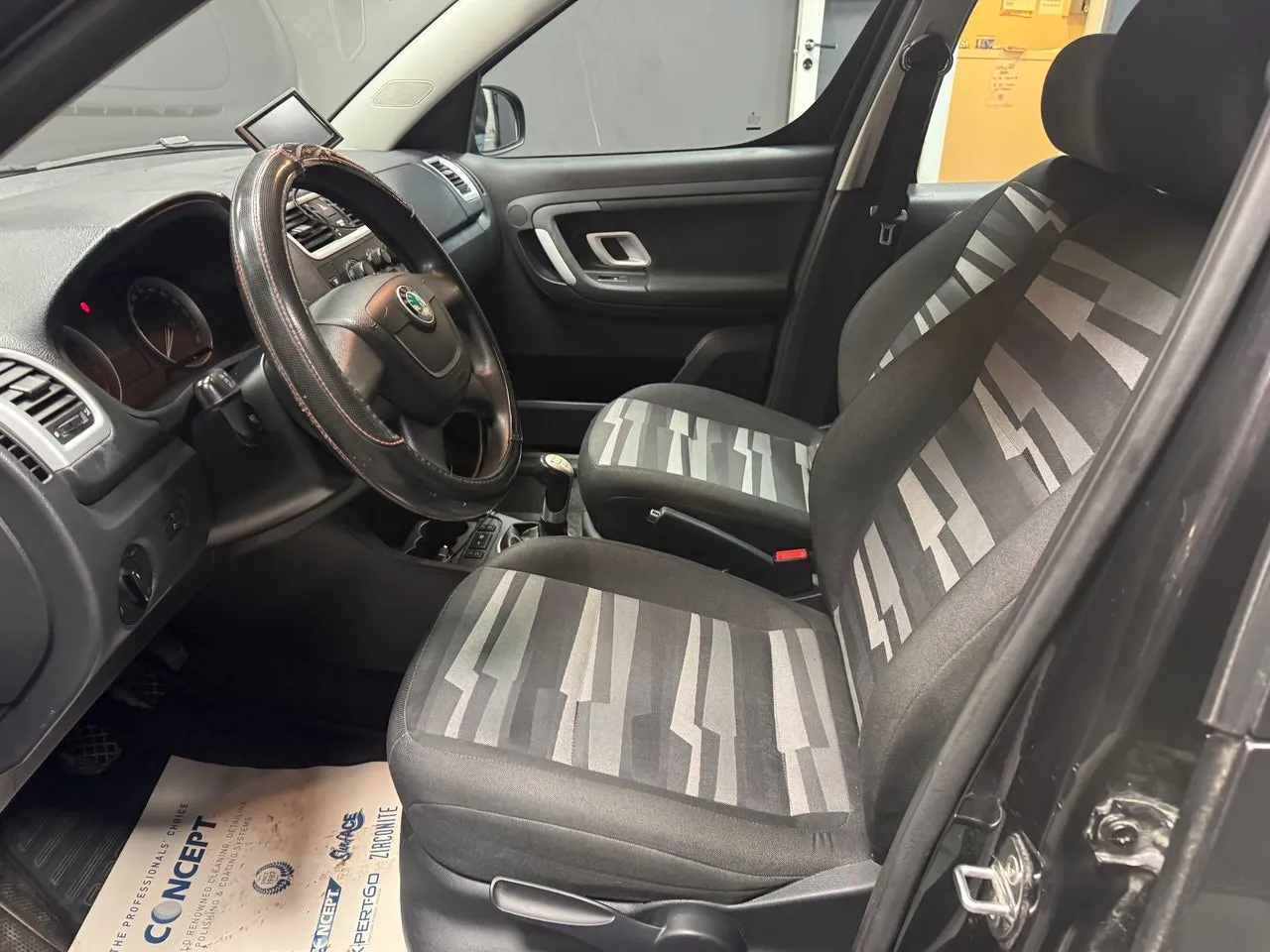Vehicle image 7