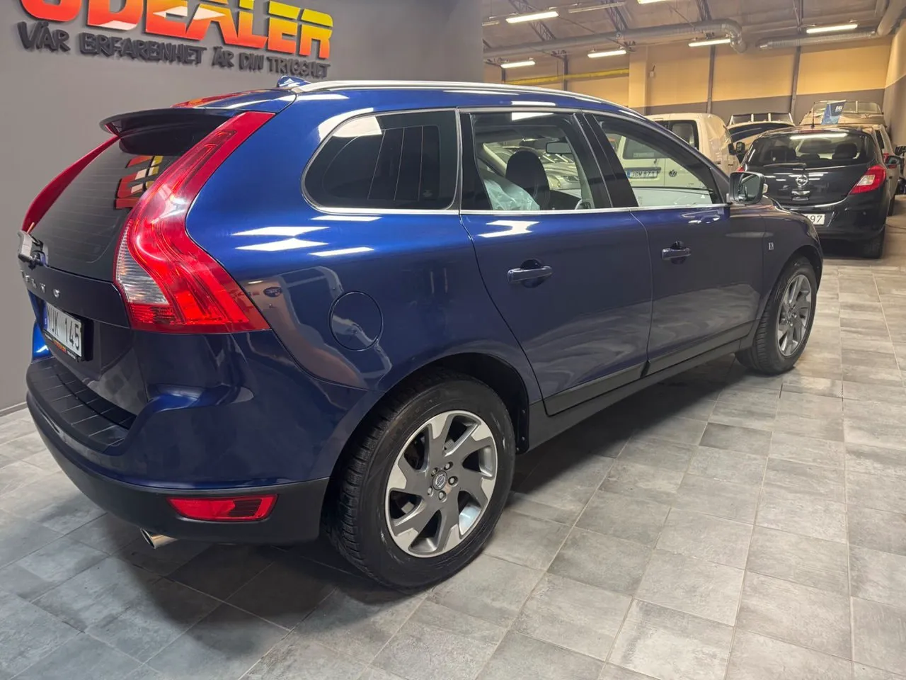 Vehicle image 5
