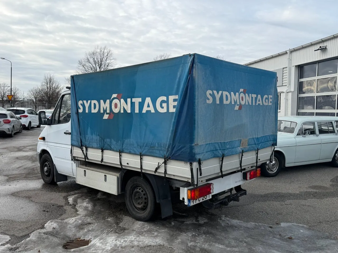 Vehicle image 7