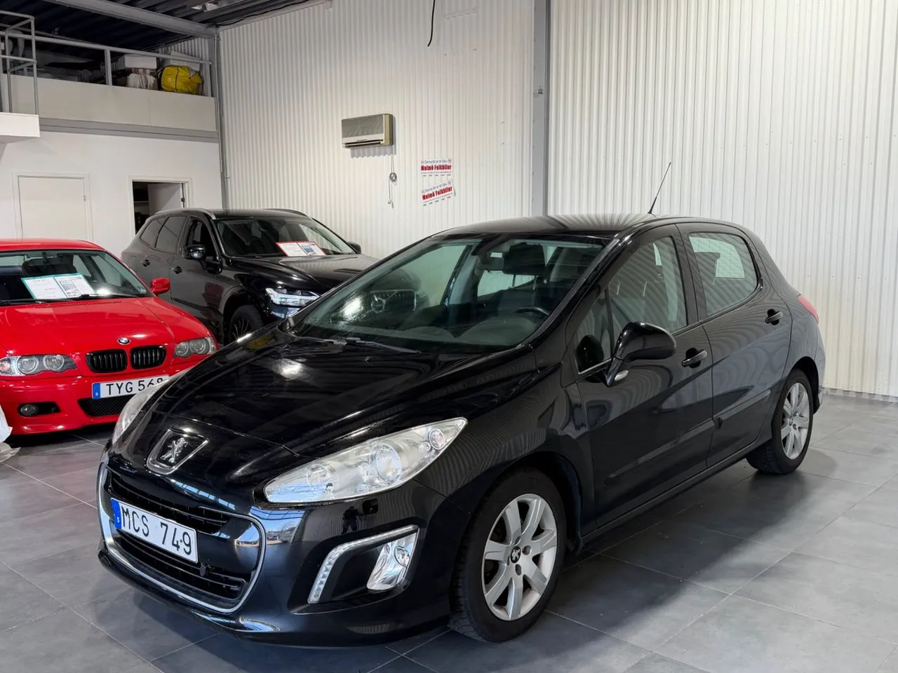 Vehicle image 3