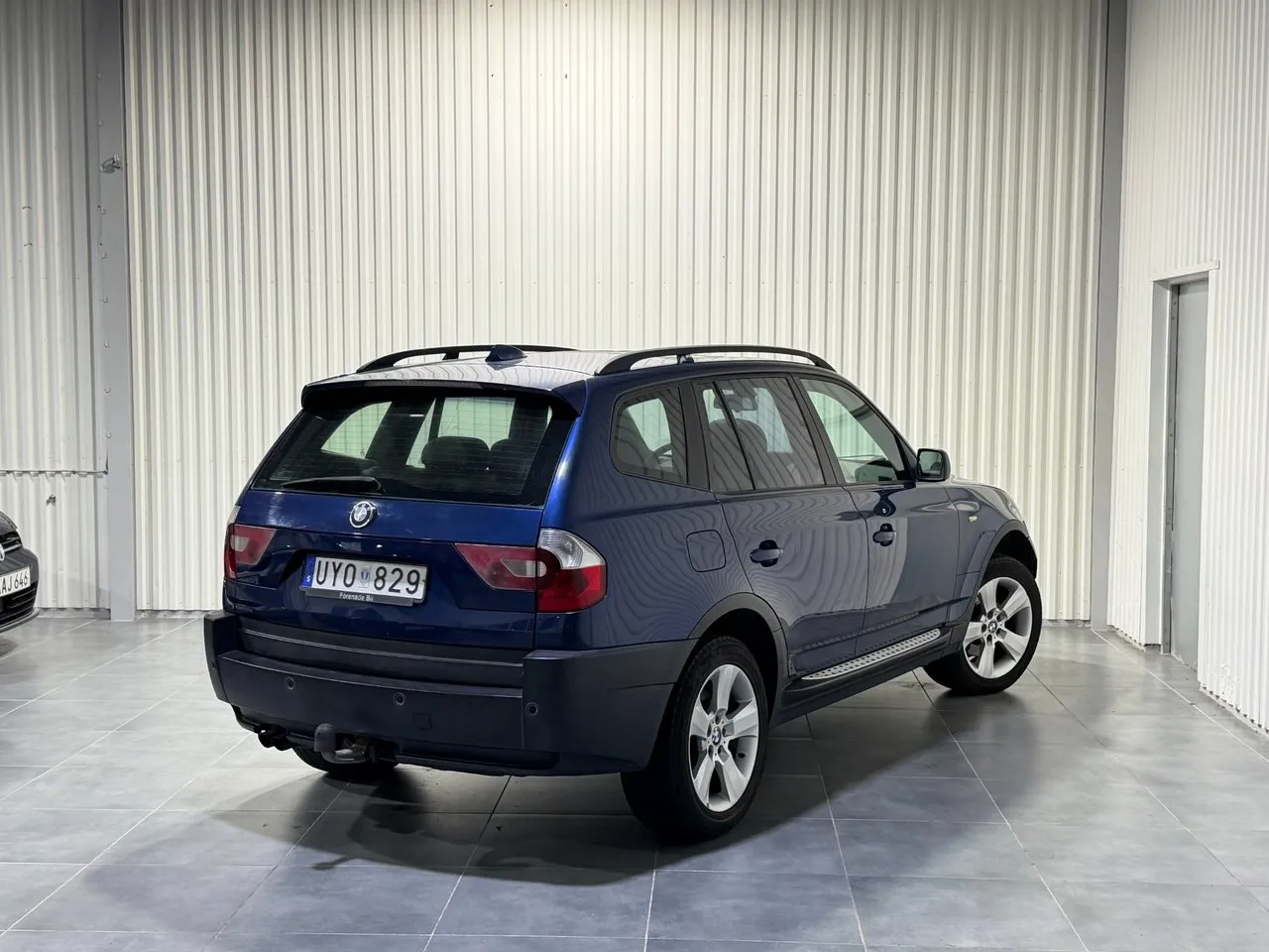Vehicle image 7