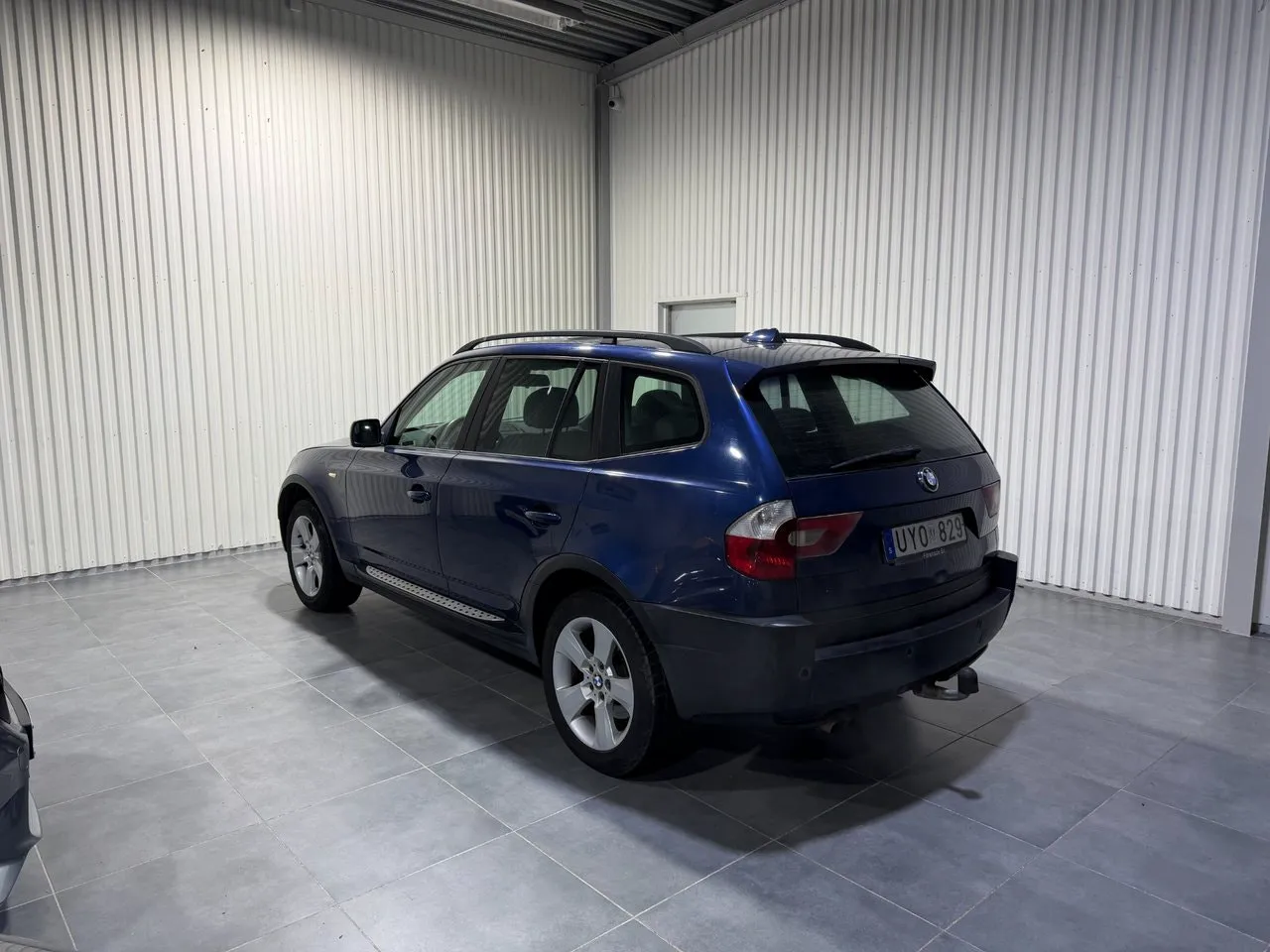 Vehicle image 6