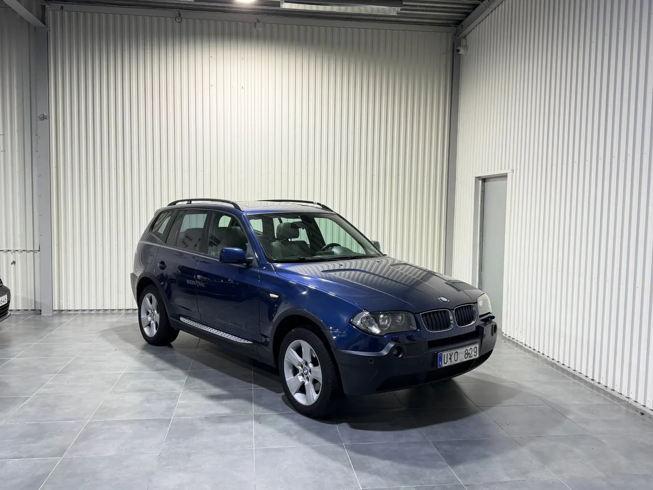 Vehicle image 3