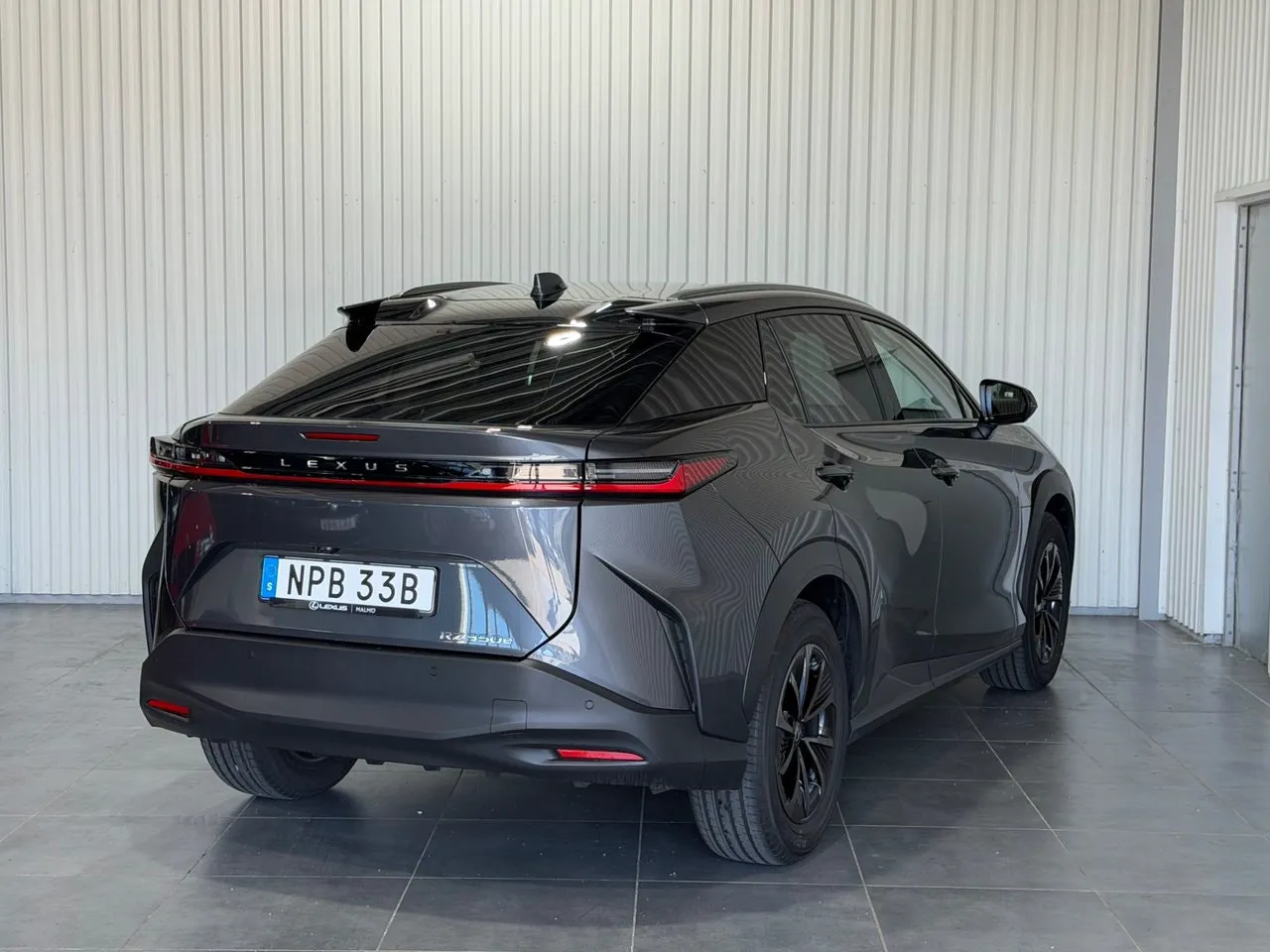 Vehicle image 8