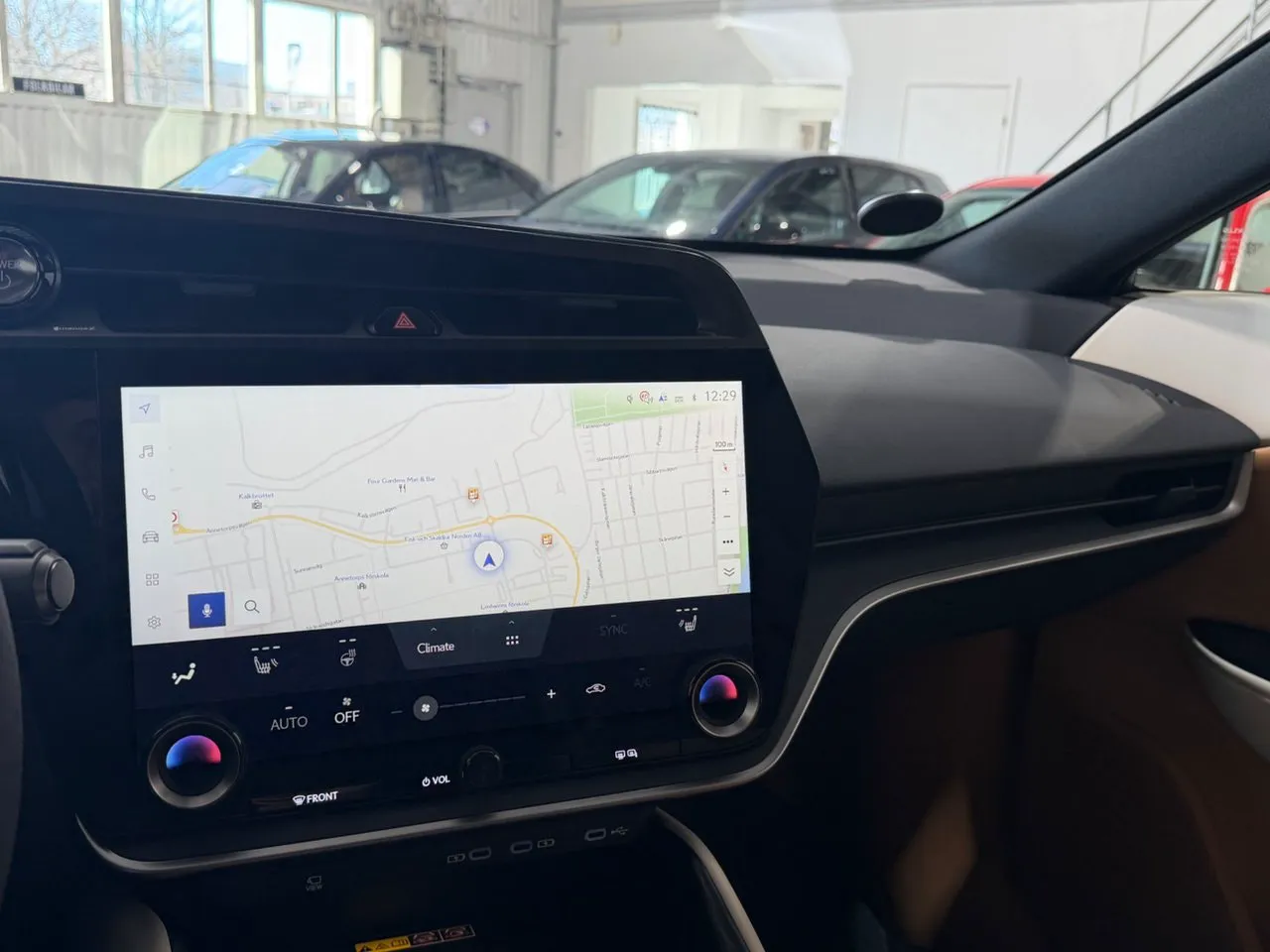 Vehicle image 18