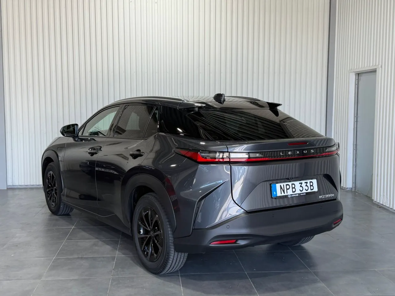 Vehicle image 5