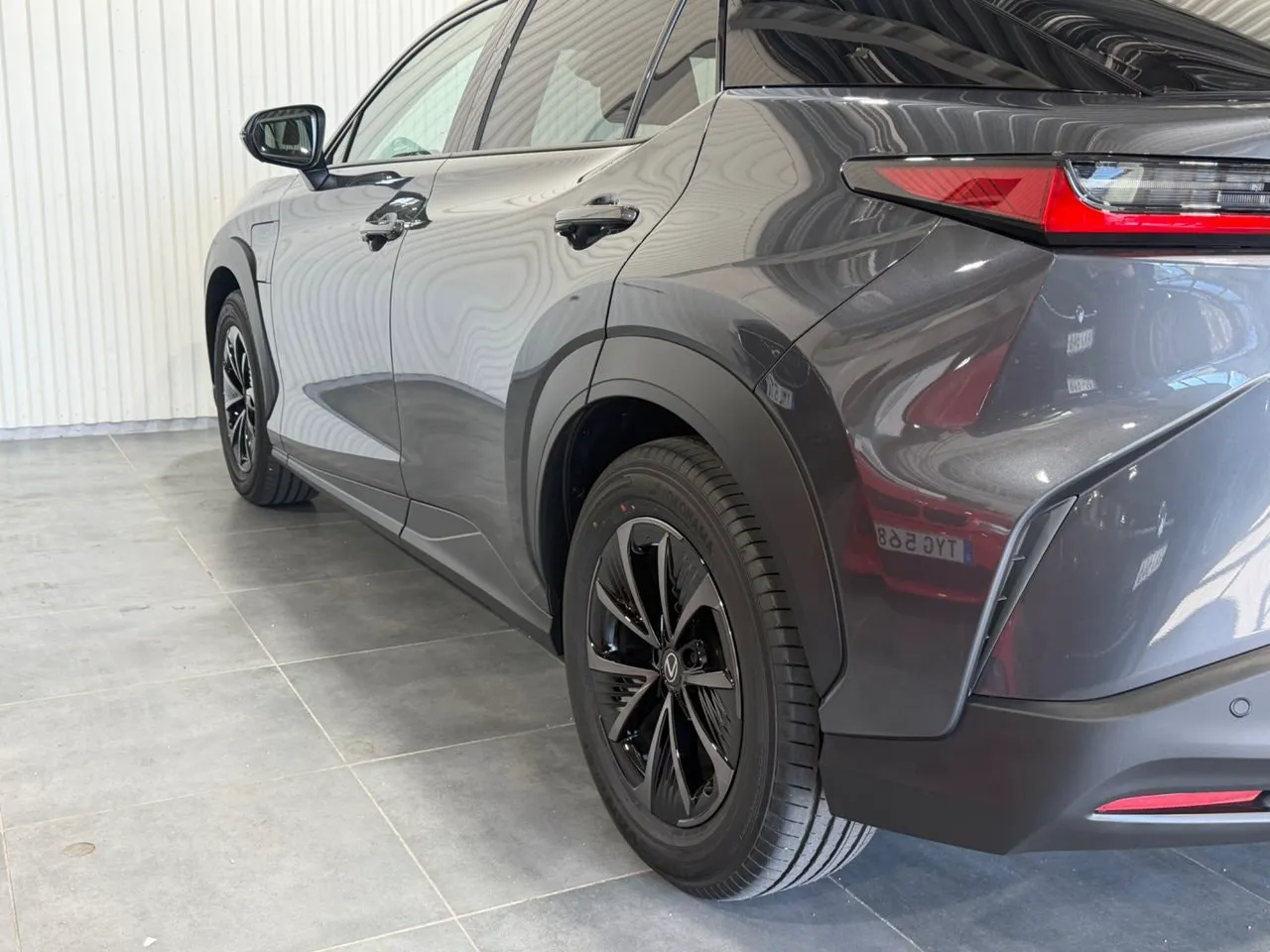 Vehicle image 9
