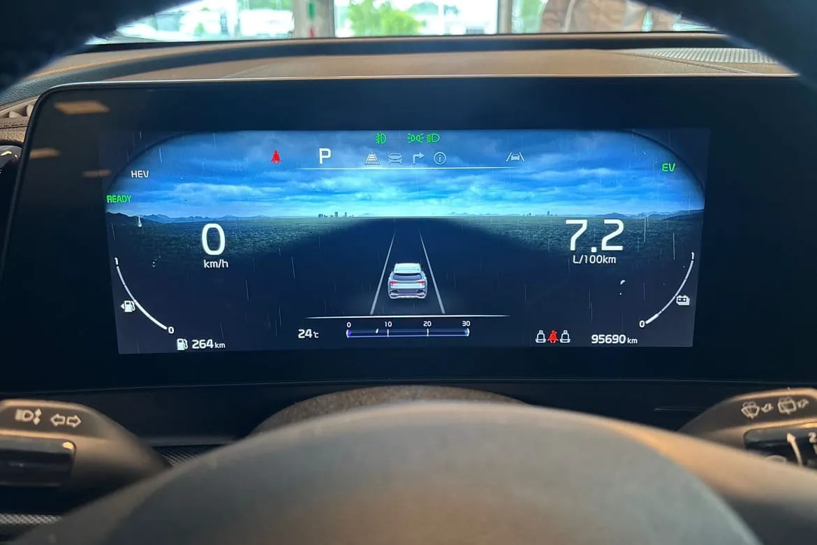 Vehicle image 15