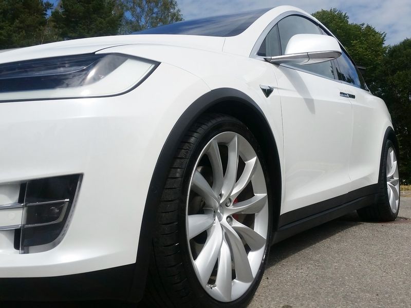 Tesla Model X bild 29