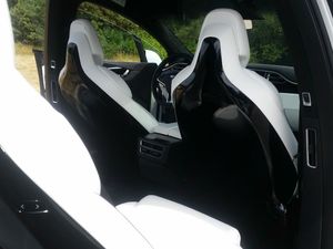 Tesla Model X bild 14