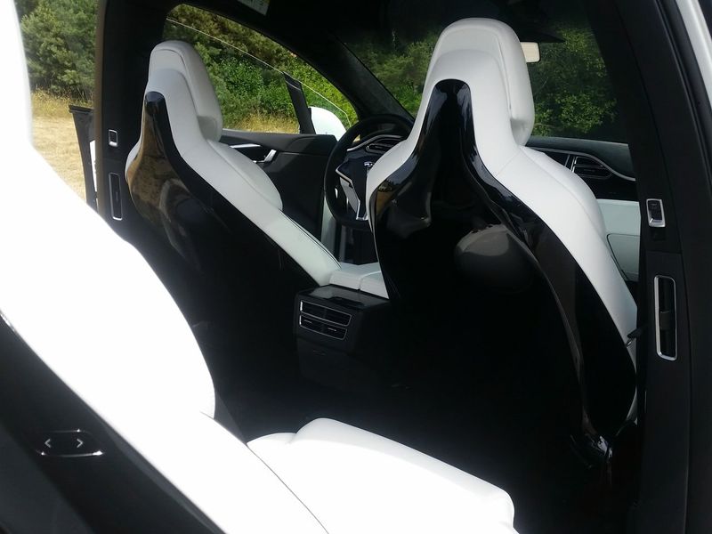 Tesla Model X bild 14
