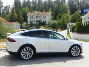 Tesla Model X bild 28