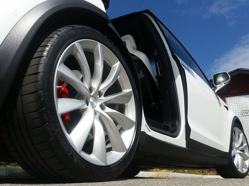 Tesla Model X bild 15