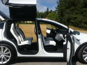 Tesla Model X bild 12