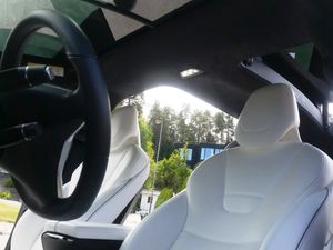 Tesla Model X bild 23