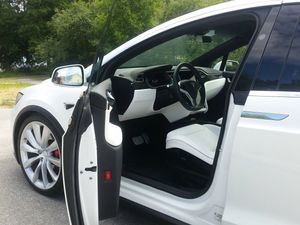 Tesla Model X bild 2