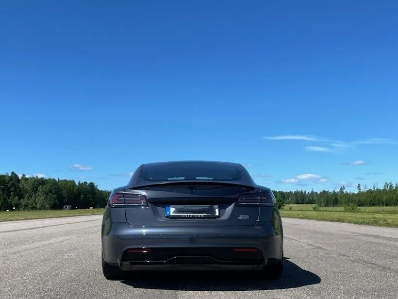 Vehicle image 32