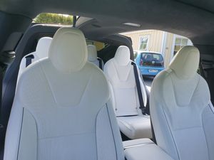 Tesla Model X bild 19