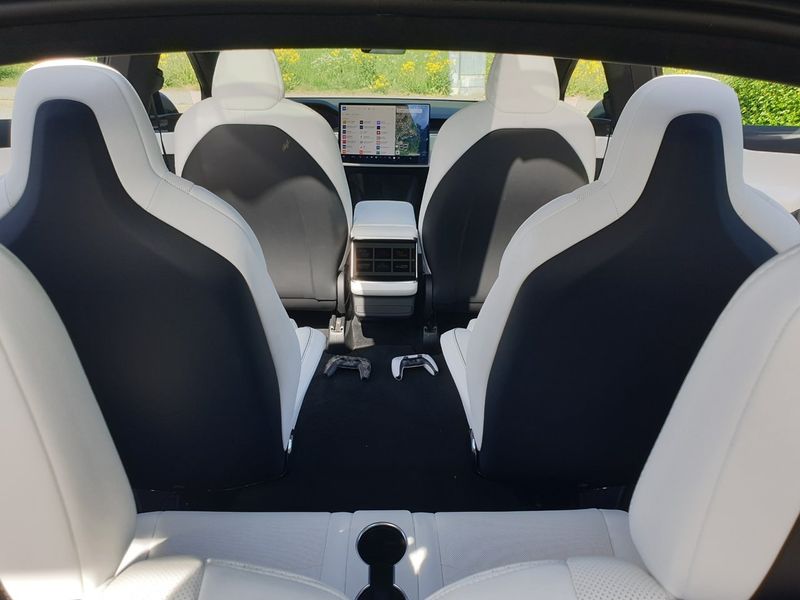 Tesla Model X bild 21