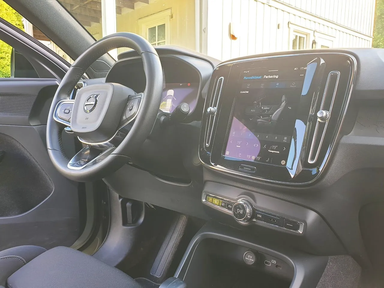 Vehicle image 32