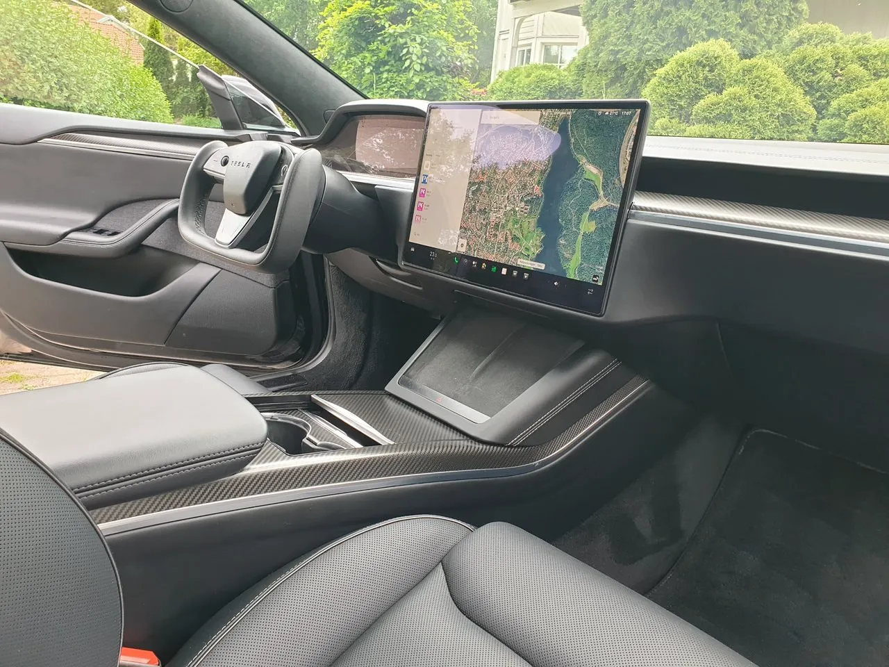 Vehicle image 15