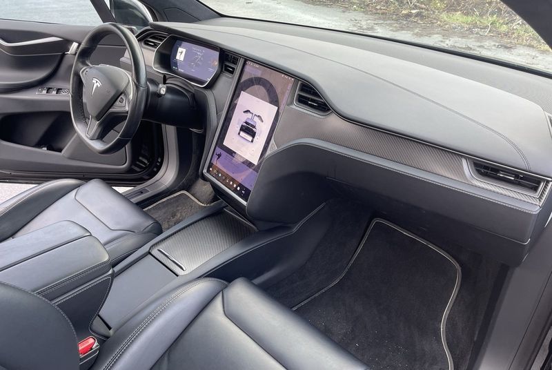 Tesla Model X bild 12