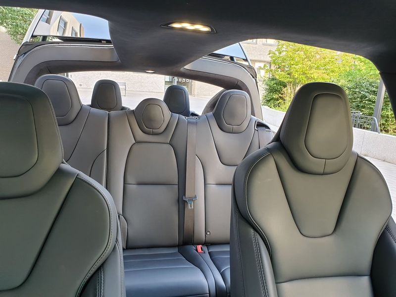 Tesla Model X bild 18