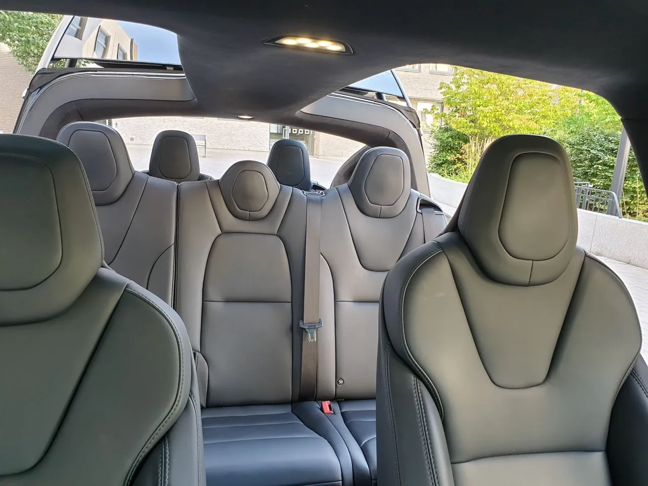 Vehicle image 17