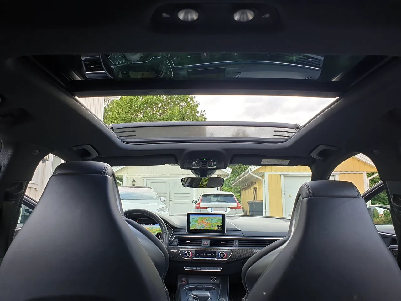Vehicle image 32