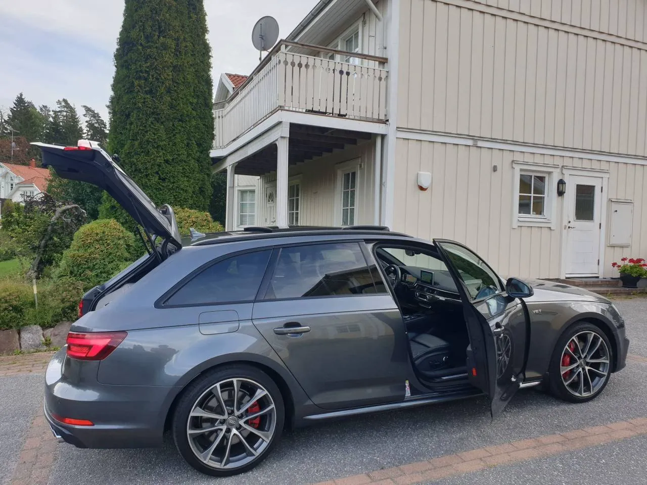 Vehicle image 11