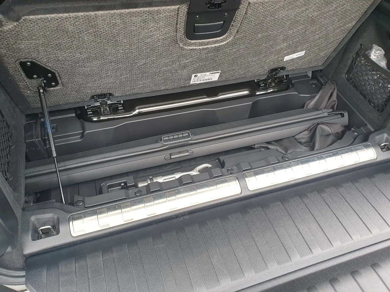 Vehicle image 32