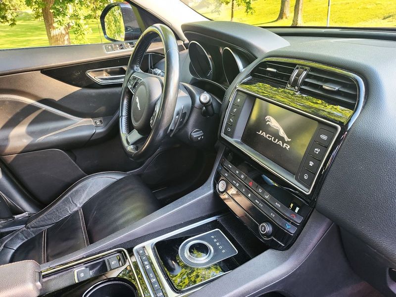 Jaguar F-Pace bild 13
