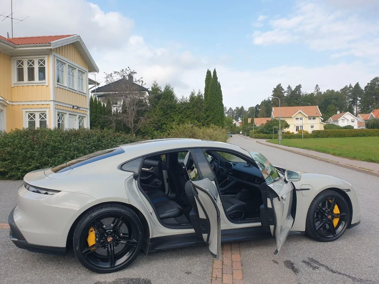 Vehicle image 24