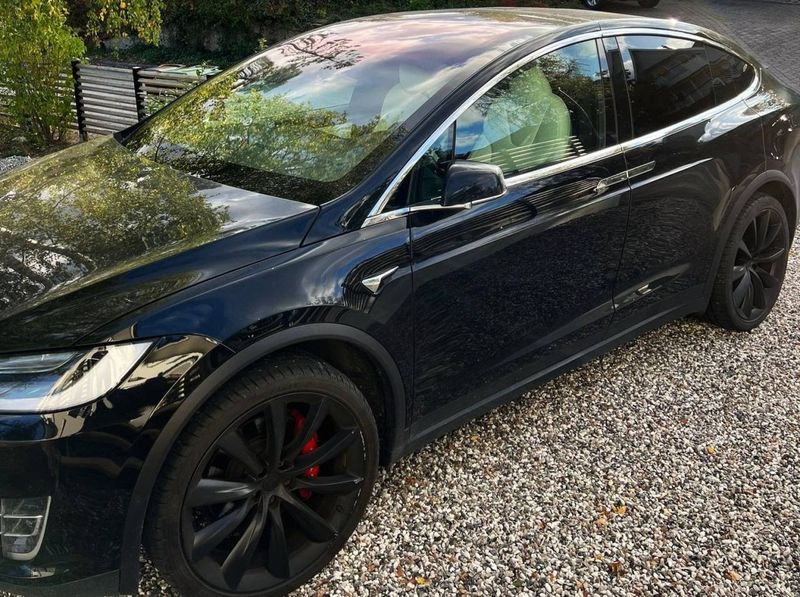 Tesla Model X bild 2