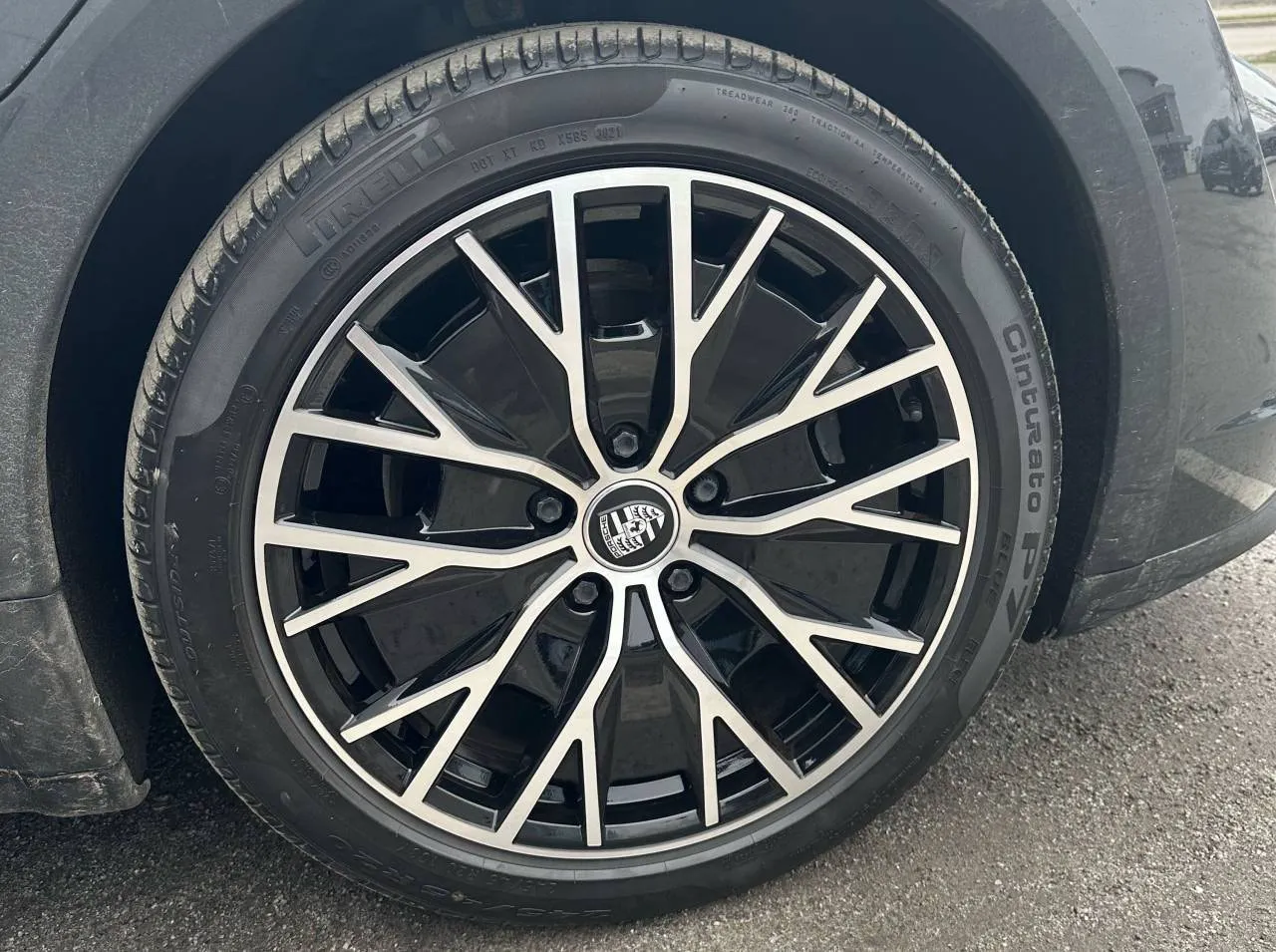 Vehicle image 4