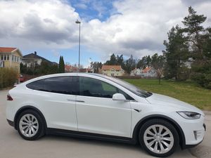 Tesla Model X bild 14