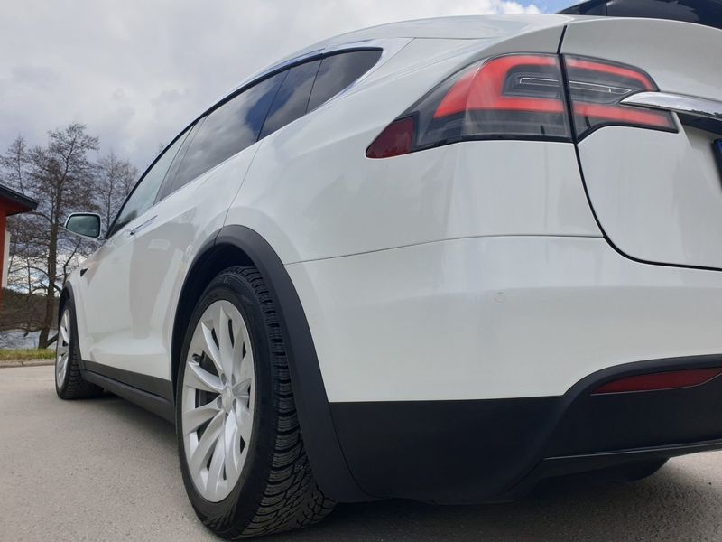 Tesla Model X bild 11