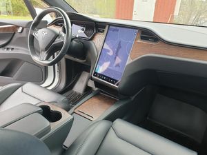Tesla Model X bild 17