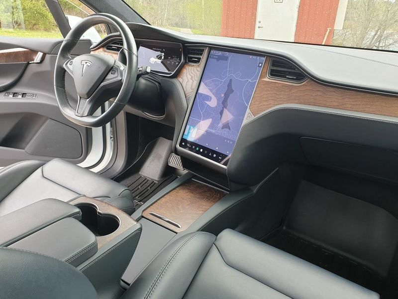 Tesla Model X bild 17