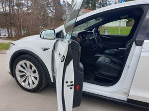 Tesla Model X bild 2