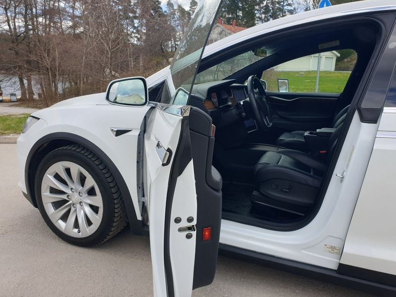 Tesla Model X bild 2