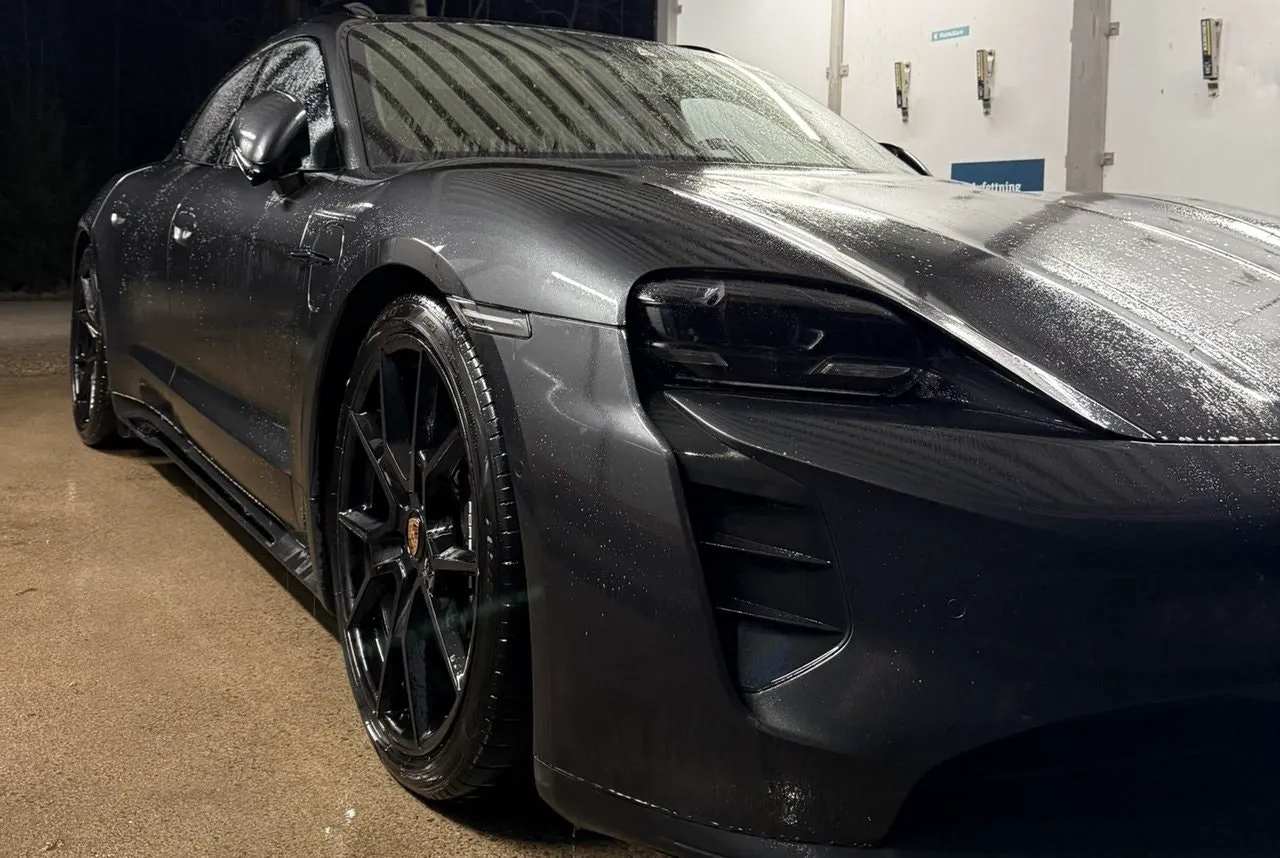 Vehicle image 33