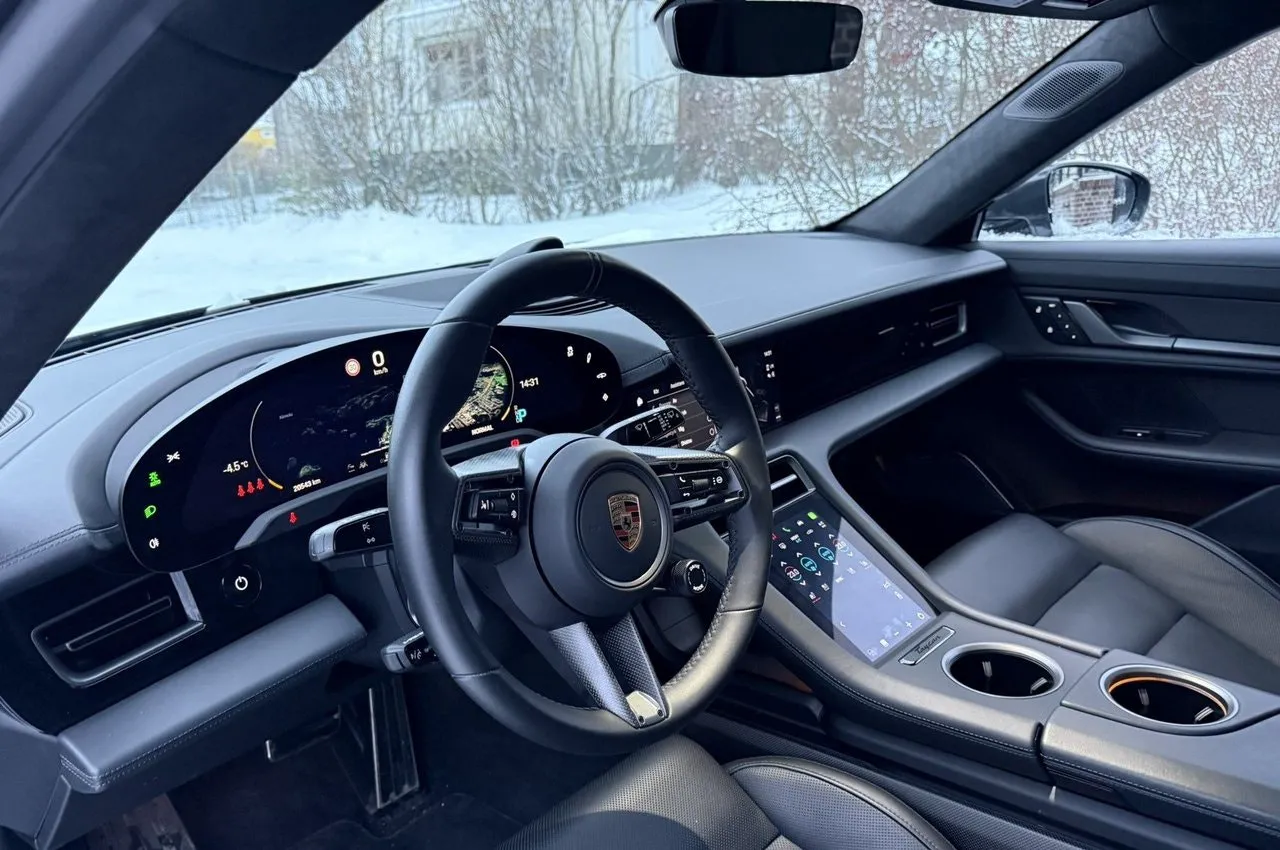 Vehicle image 27
