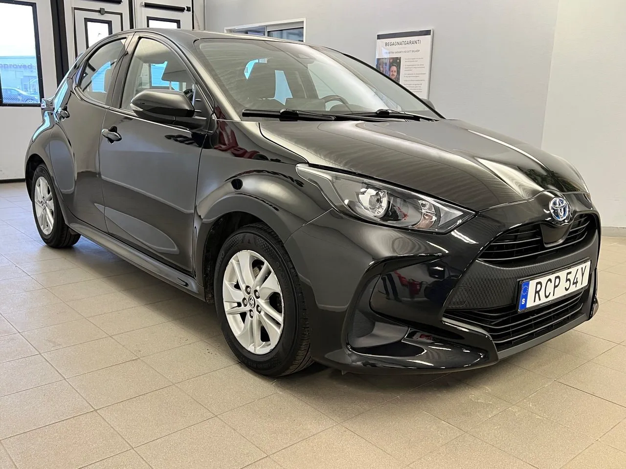 Vehicle image 3