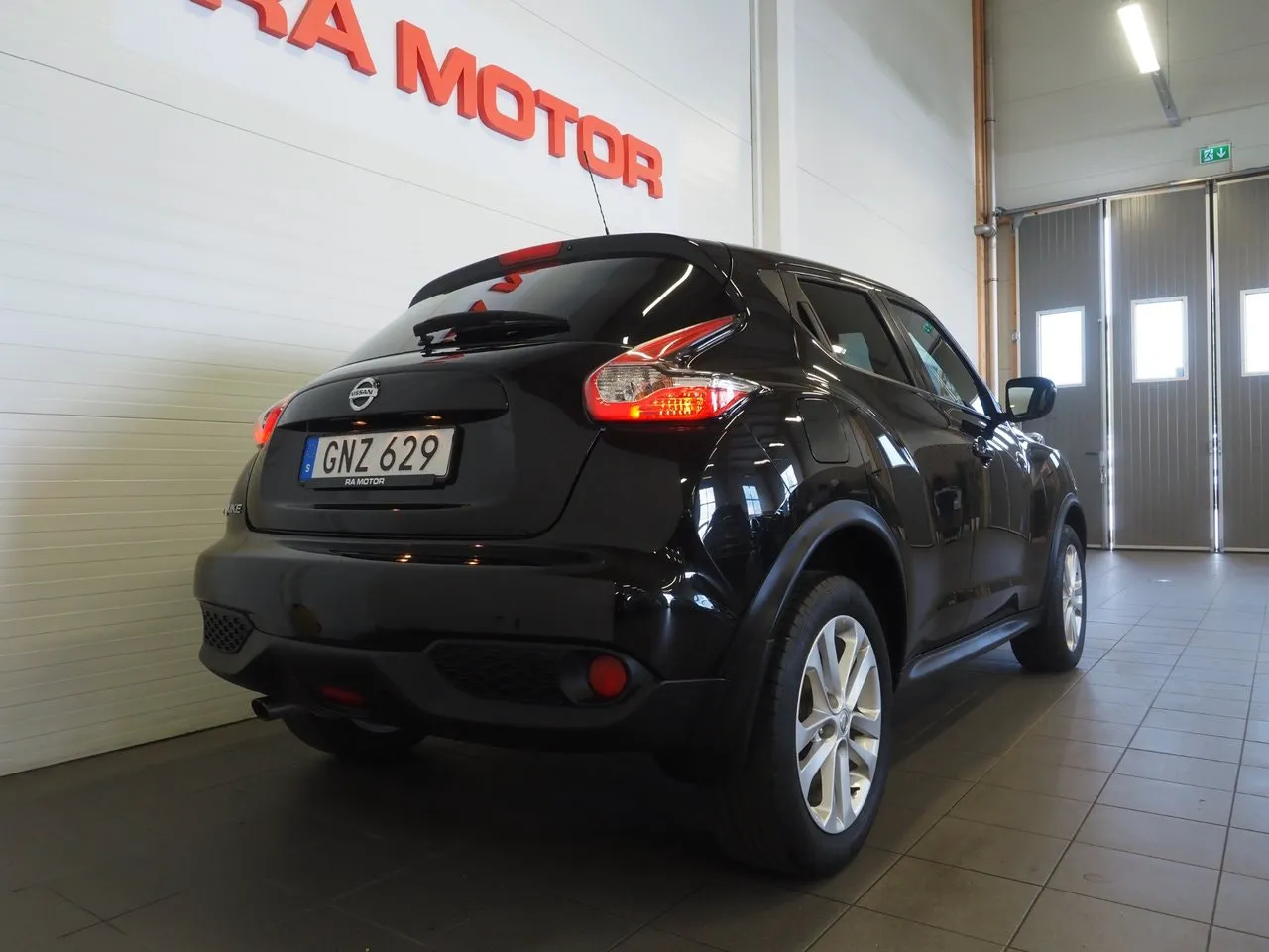 Vehicle image 5
