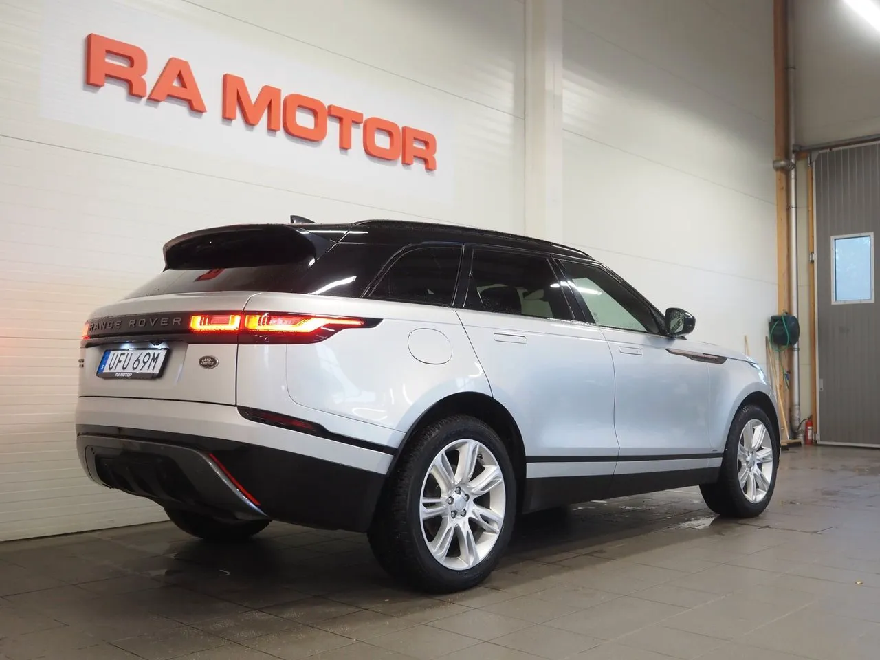 Vehicle image 4