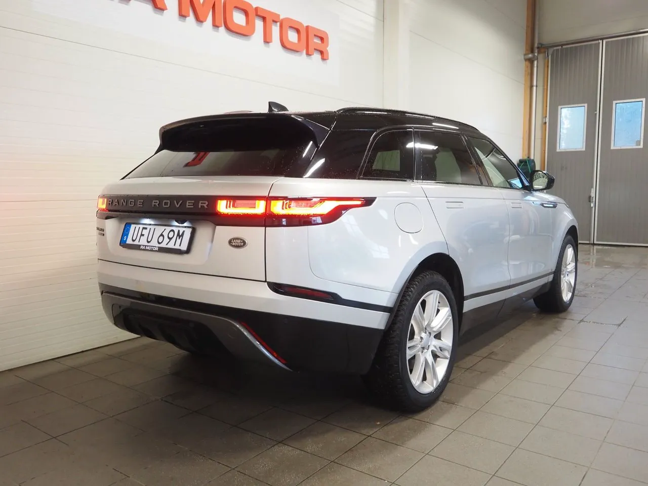 Vehicle image 5
