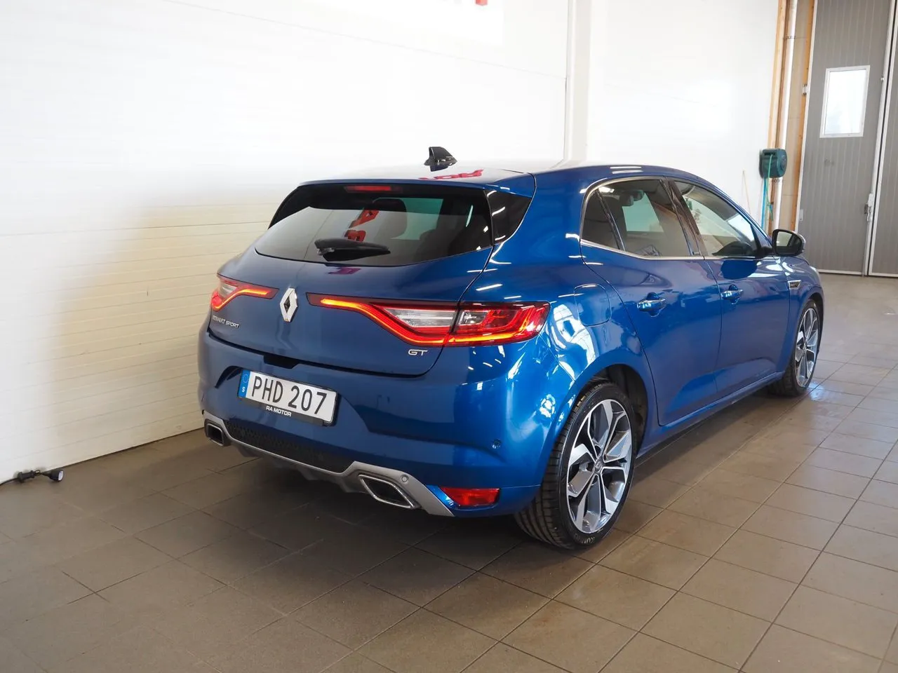 Vehicle image 5