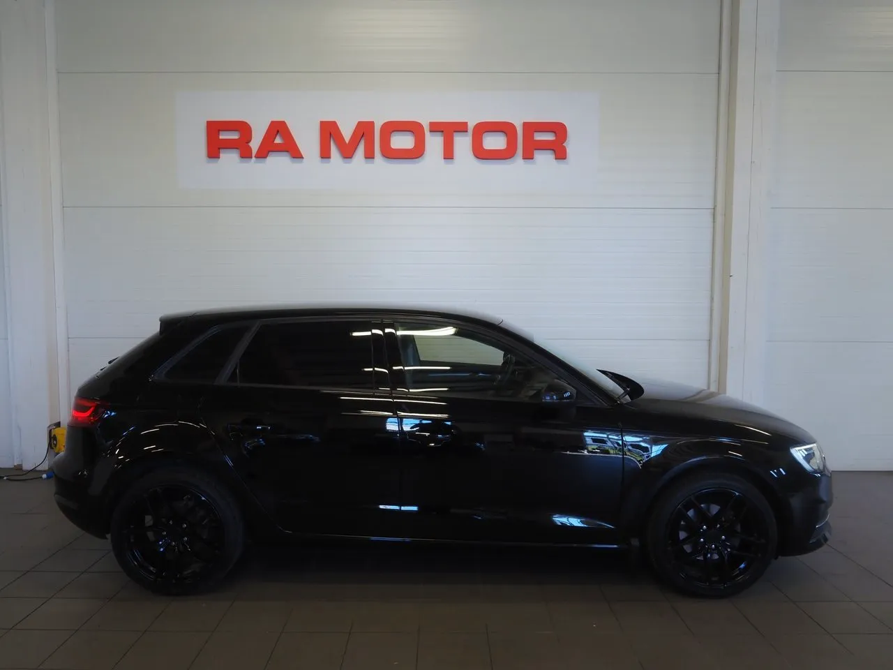 Vehicle image 3