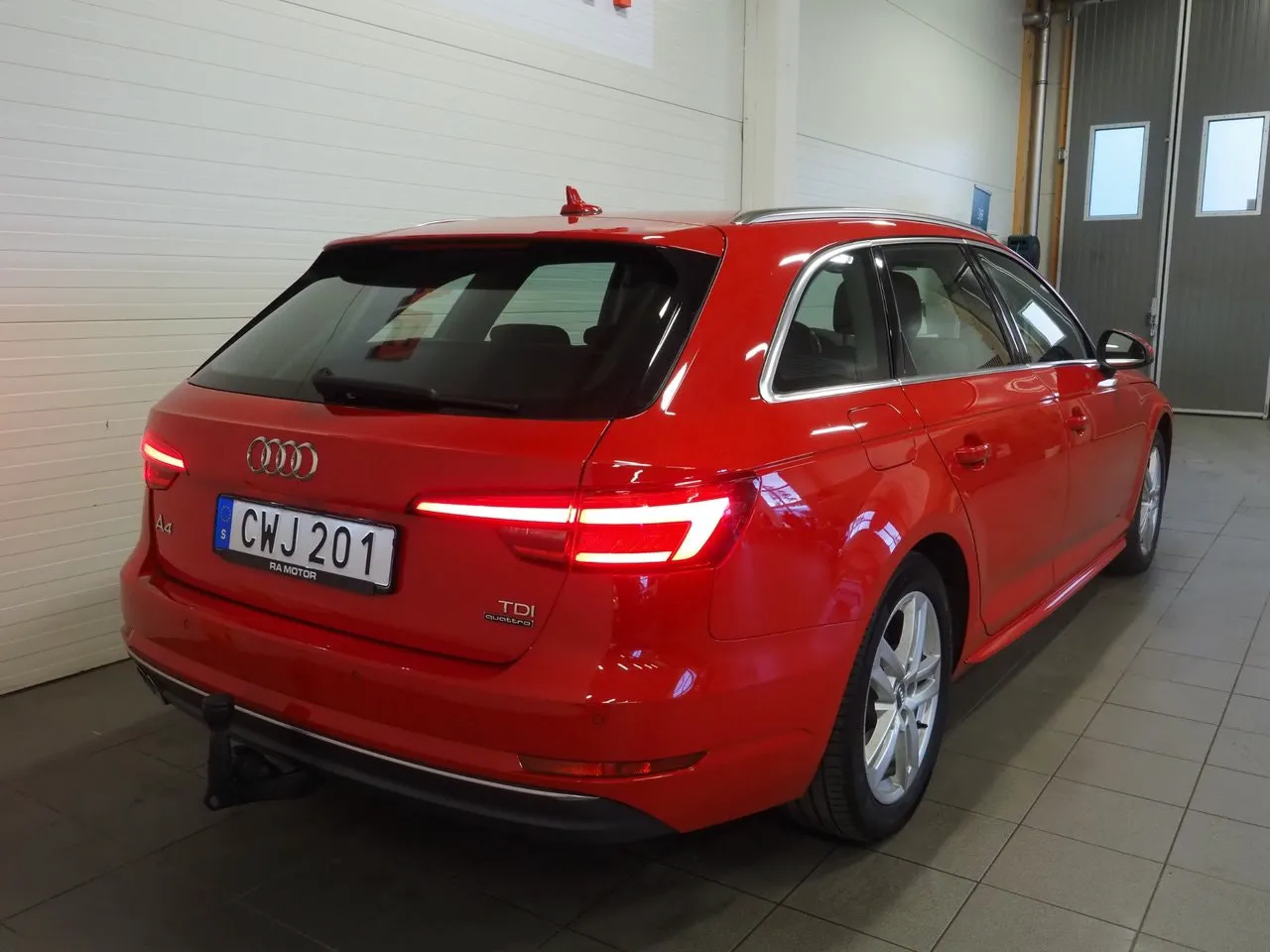 Vehicle image 5